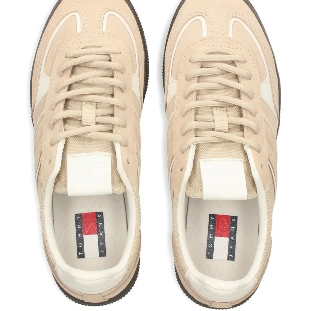 Кроссовки с полосками