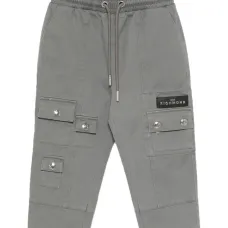 Брюки с клапанами на карманах