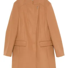 Пальто с клапанами на карманах