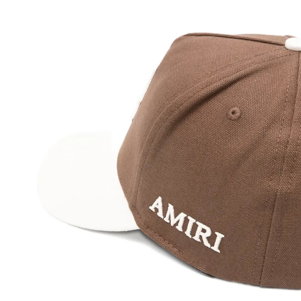 Бейсболка с вышитым логотипом Бейсболка с вышитым логотипом