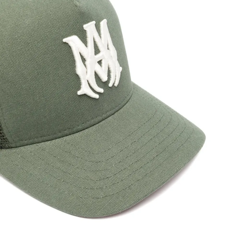 Бейсболка с вышитым логотипом