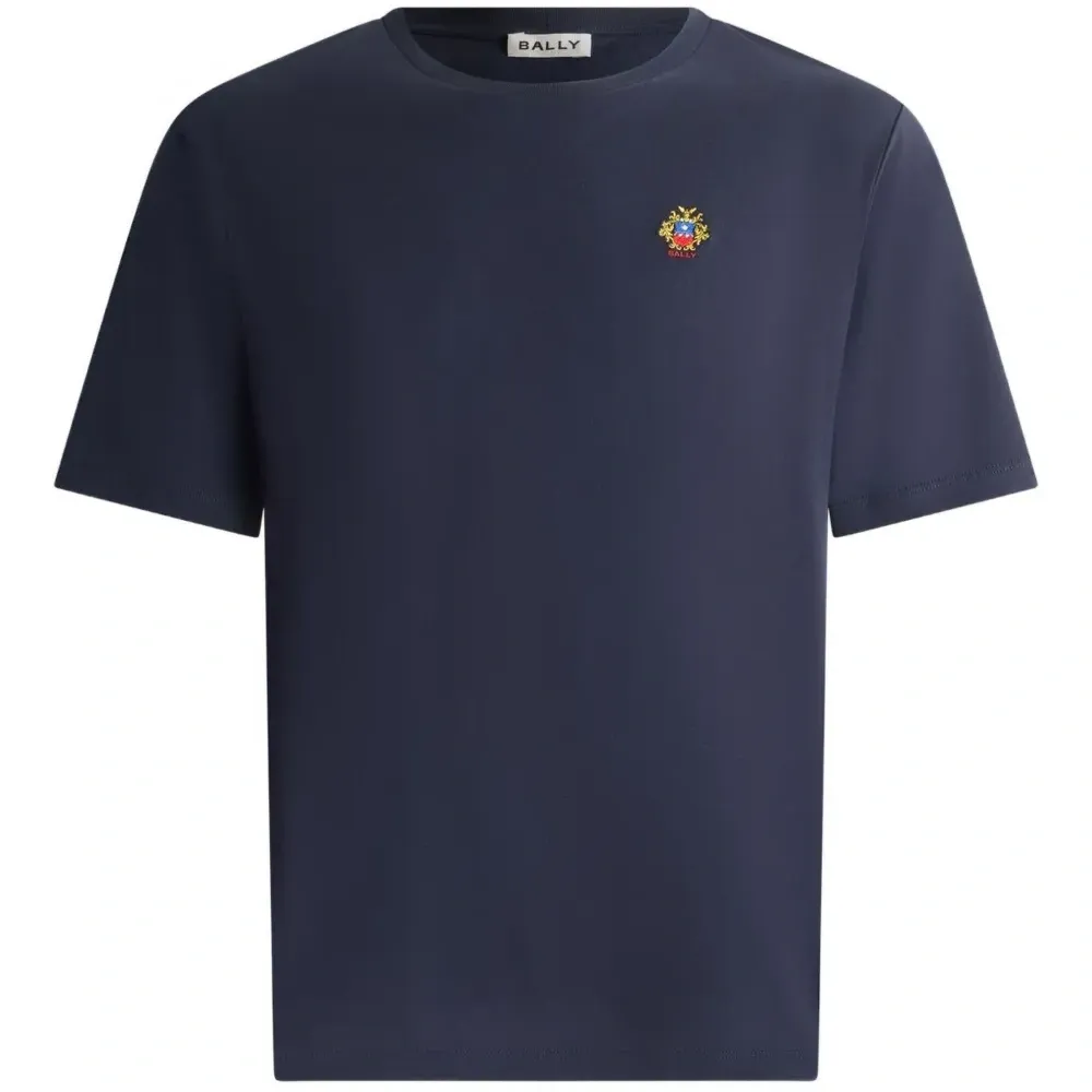 Футболка с вышитым гербом