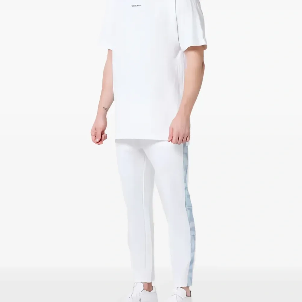 Футболка с логотипом