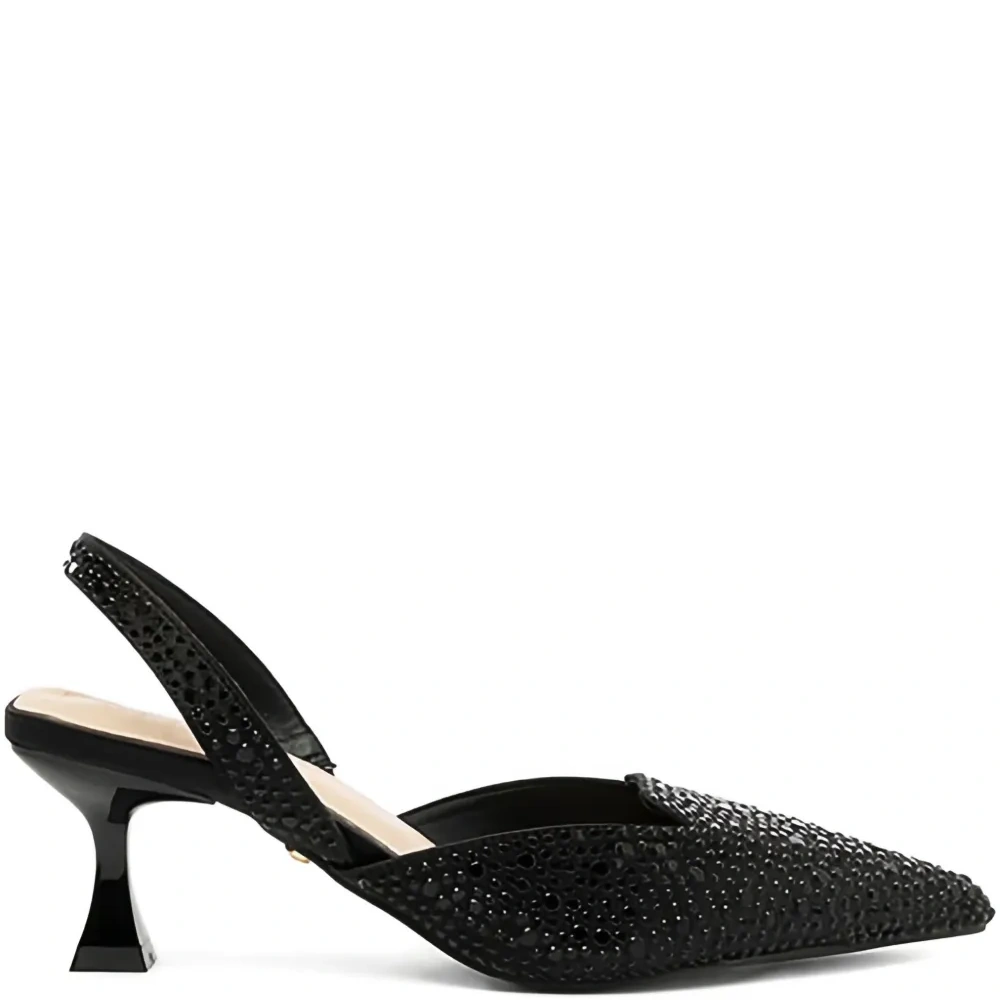 Туфли с заостренным носком