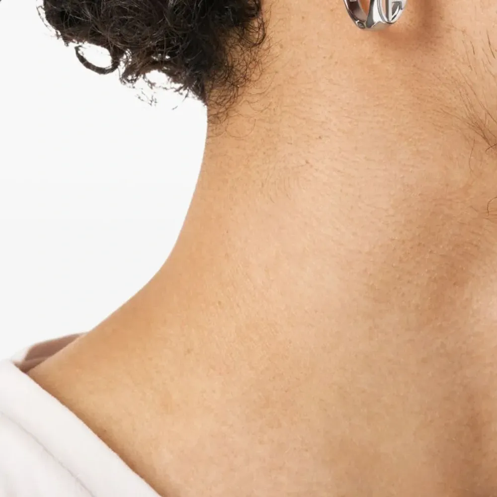 Серьга с логотипом