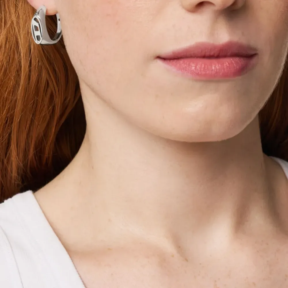 Серьга с логотипом