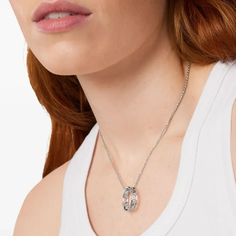 Ожерелье с подвеской в виде двойной буквы D