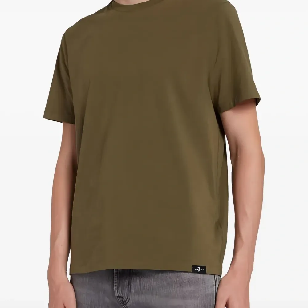 Футболка с круглым вырезом