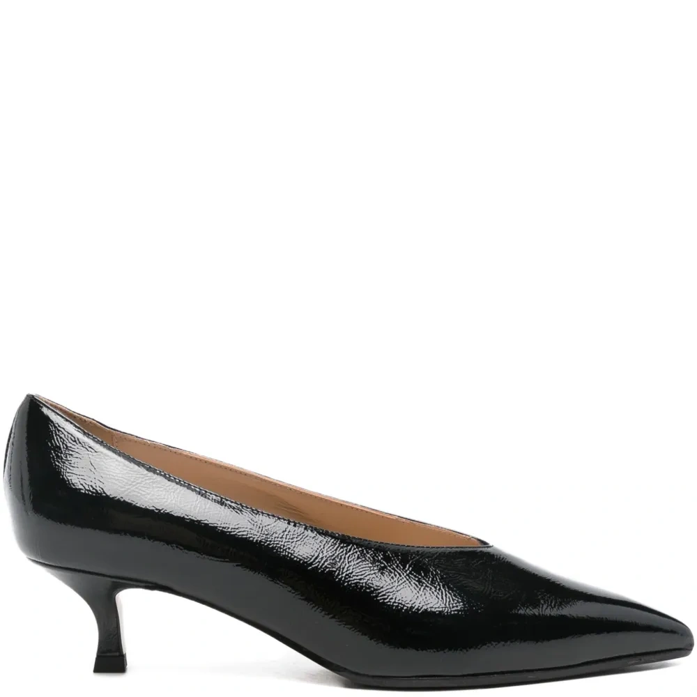 Туфли-лодочки на каблуке с заострённым носком