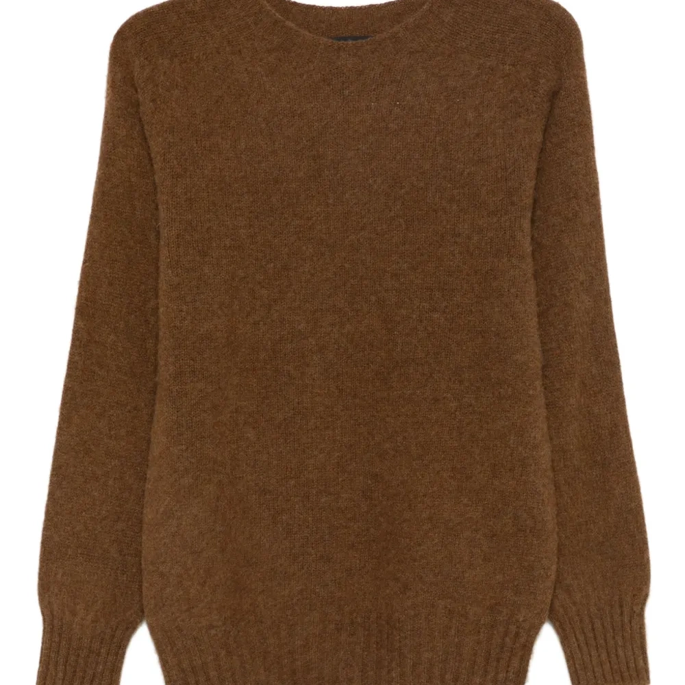 Свитер с круглым вырезом