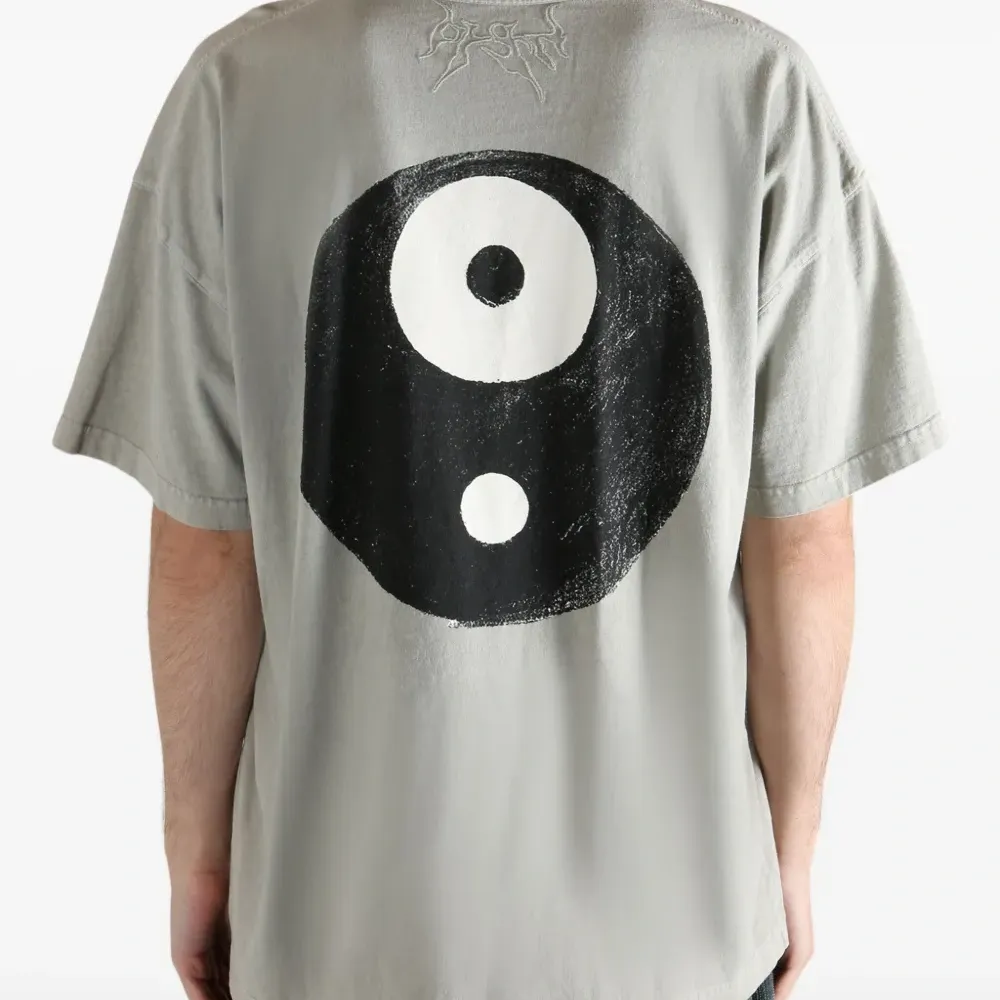 Футболка с графичным принтом Футболка с графичным принтом