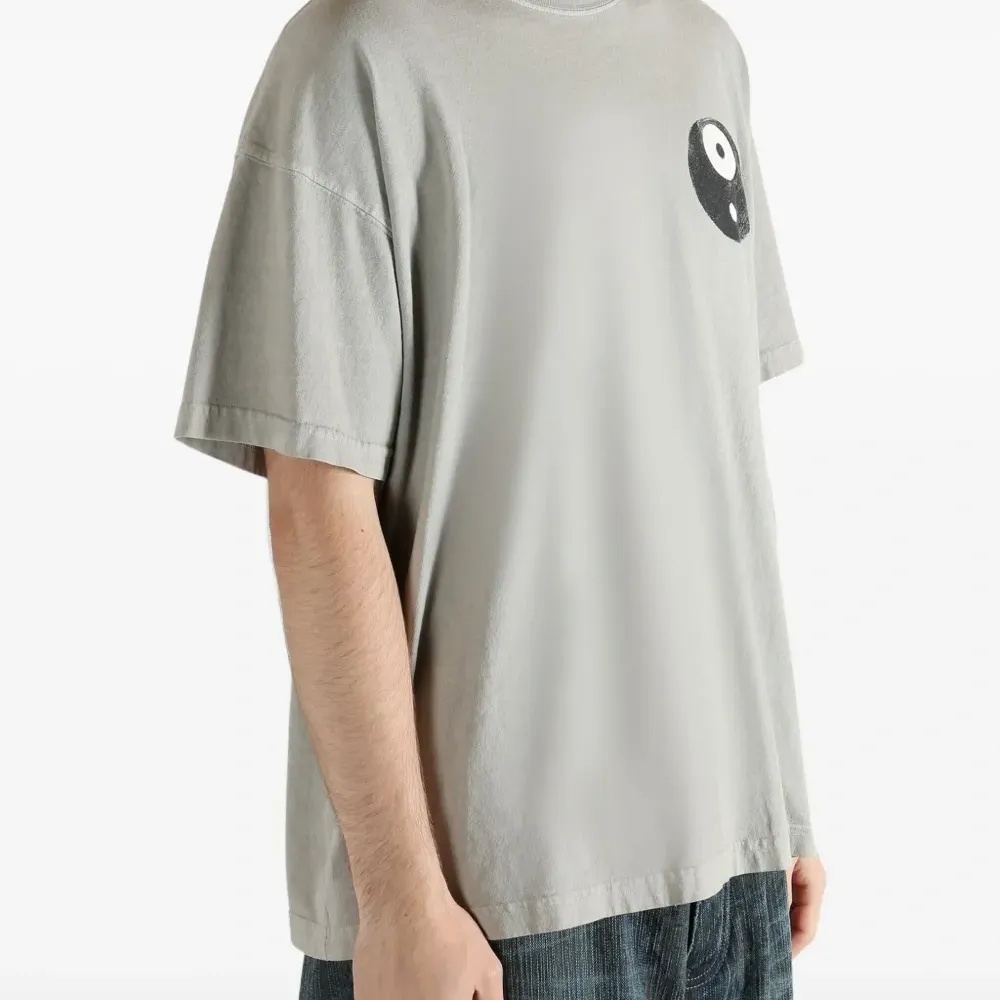 Футболка с графичным принтом Футболка с графичным принтом