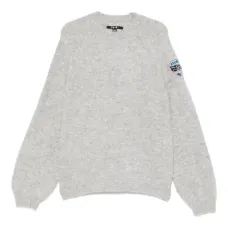 Свитер с нашивками