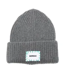 Шерстяная шапка в рубчик с логотипом