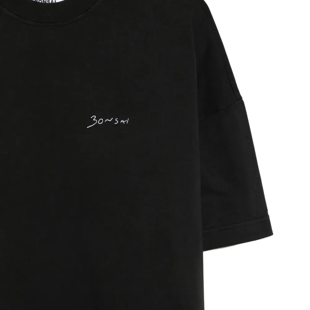 Футболка с вышивкой логотипа