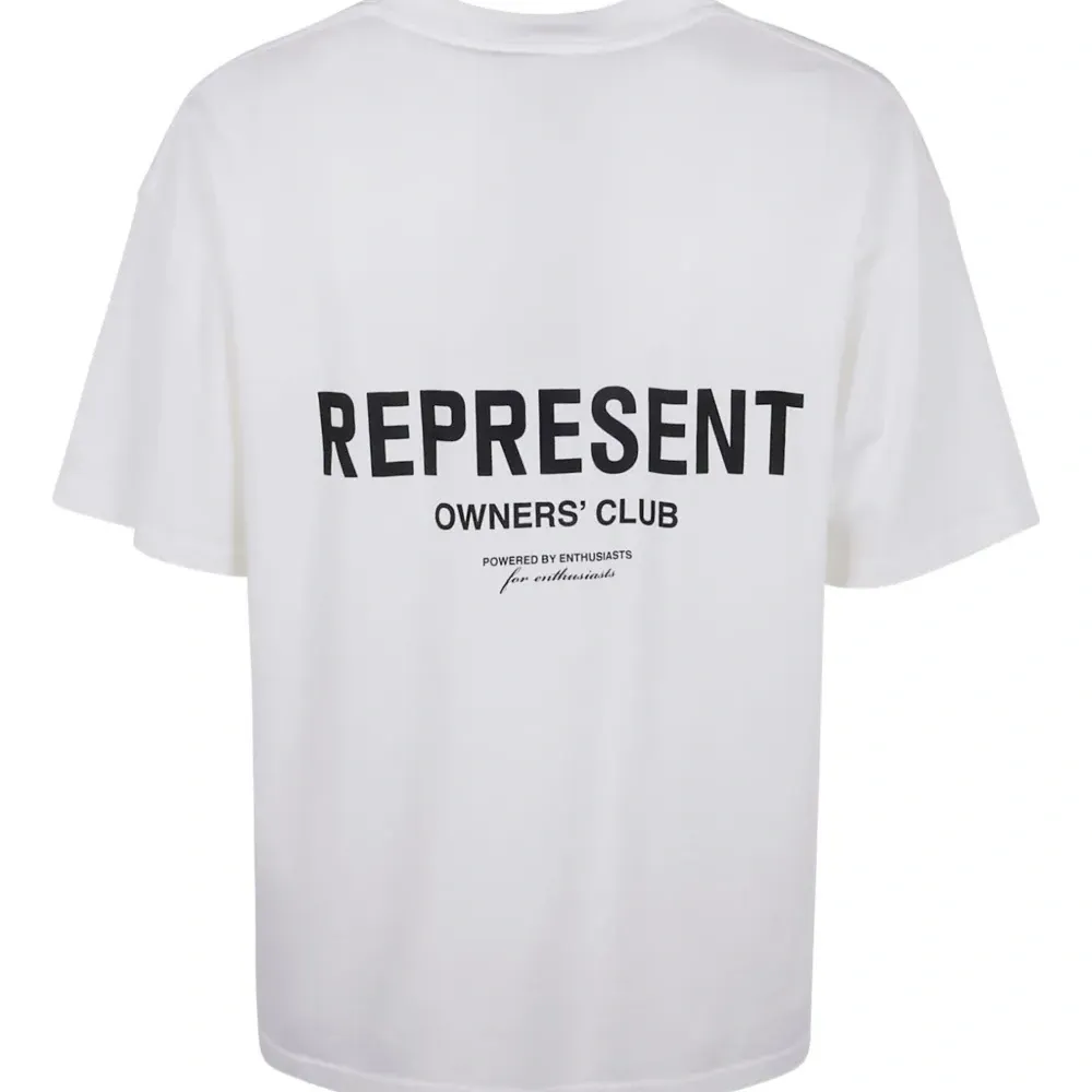 Футболка с логотипом