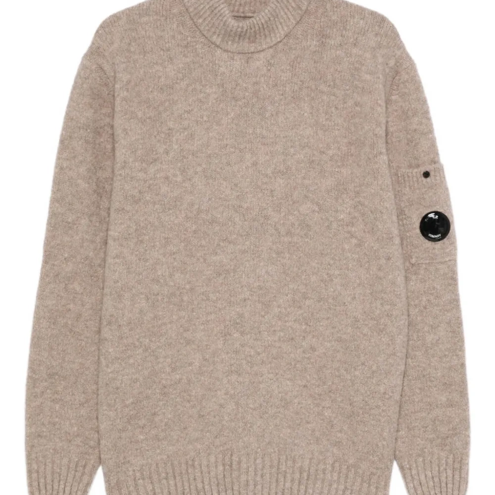 Свитер с линзой