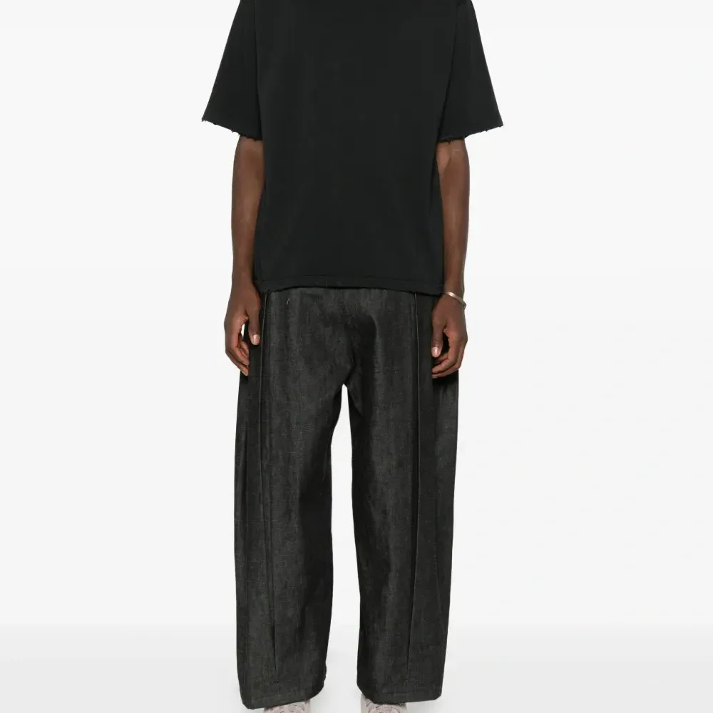 Футболка с необработанными (рваными) краями