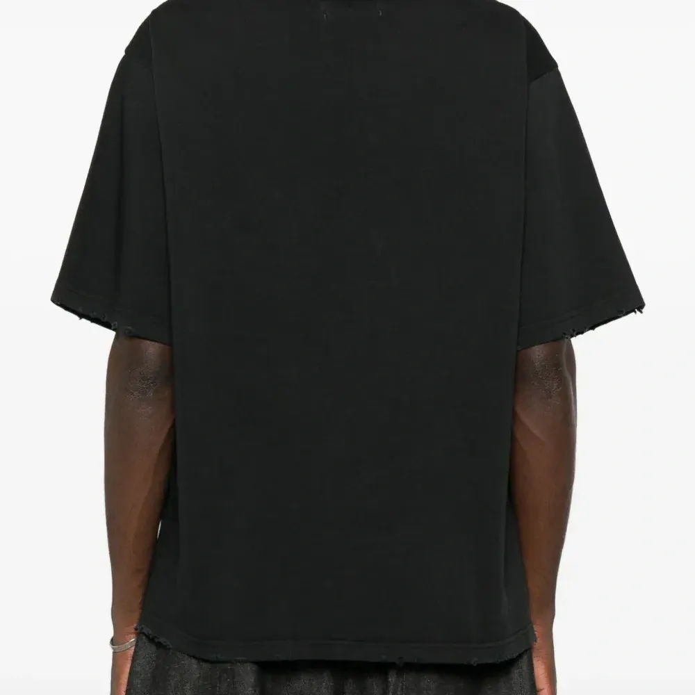 Футболка с необработанными (рваными) краями