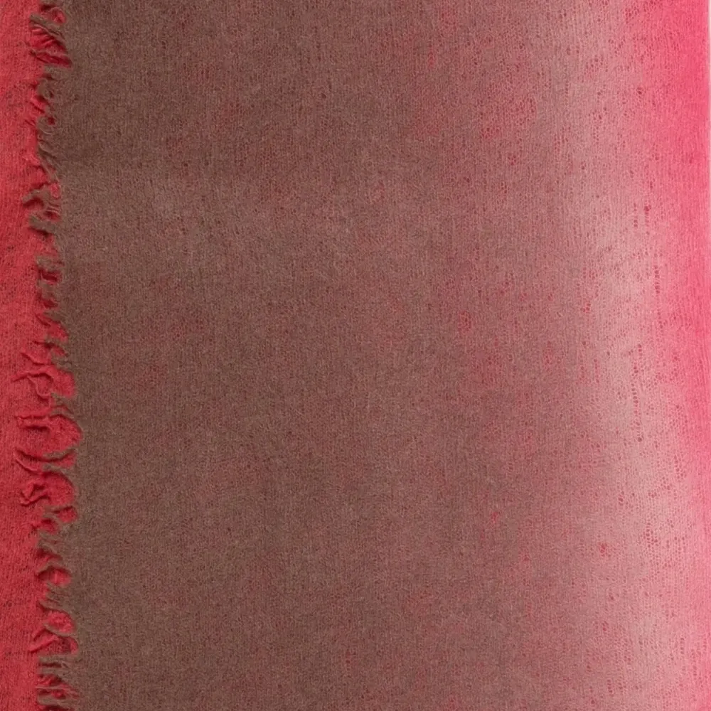 Шарф с необработанными краями