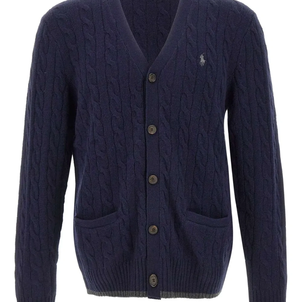 Кардиган на пуговицах с фактурной вязкой