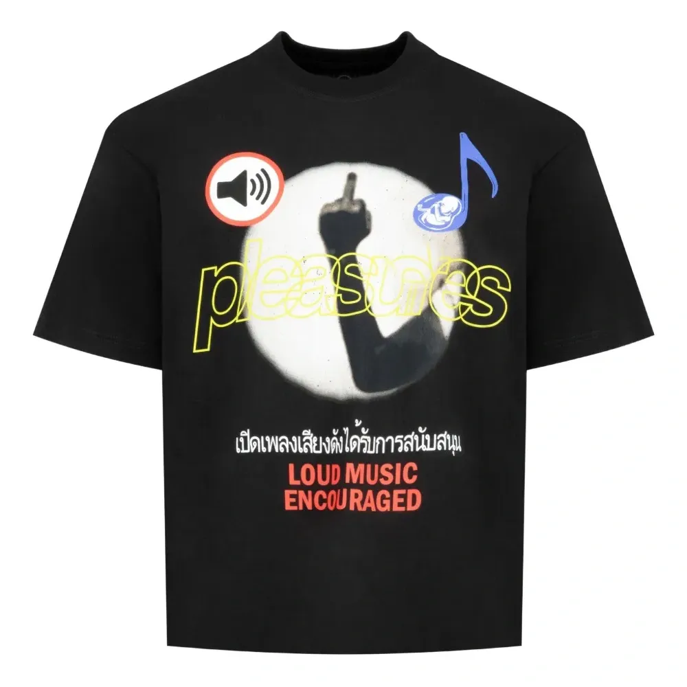 Футболка с надписью "Громкая музыка"