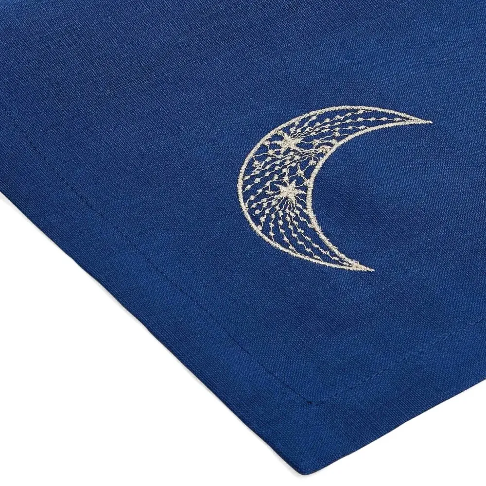 Набор из шести вышитых салфеток «Полумесяц»