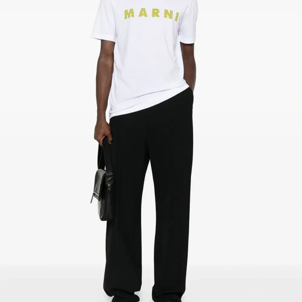 Футболка с принтом логотипа