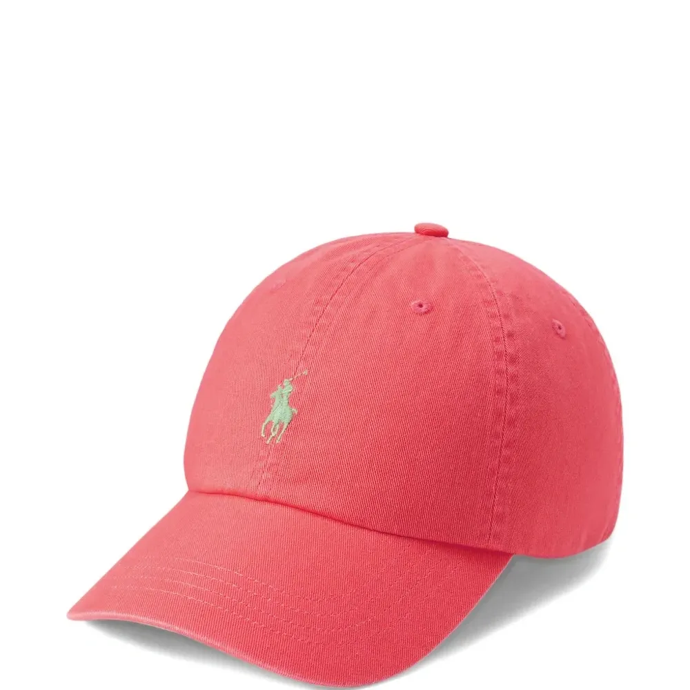 Бейсболка с логотипом