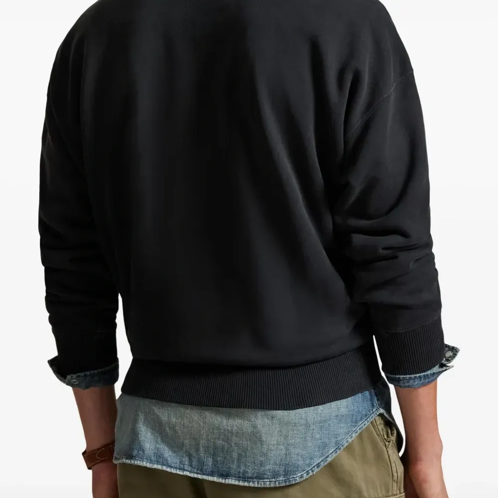 Толстовка с круглым вырезом