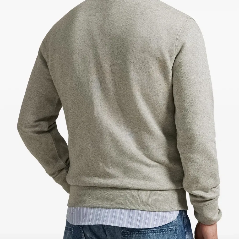 Толстовка с круглым вырезом