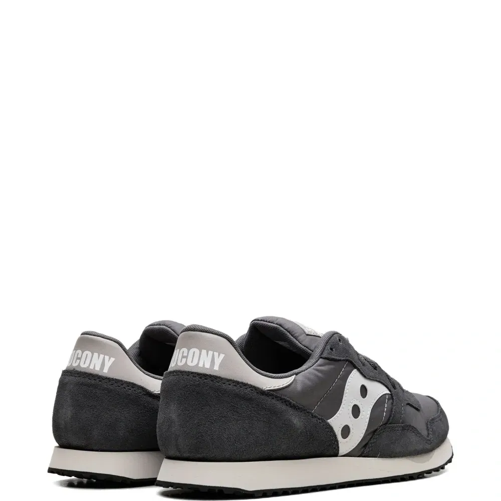 Кроссовки с логотипом