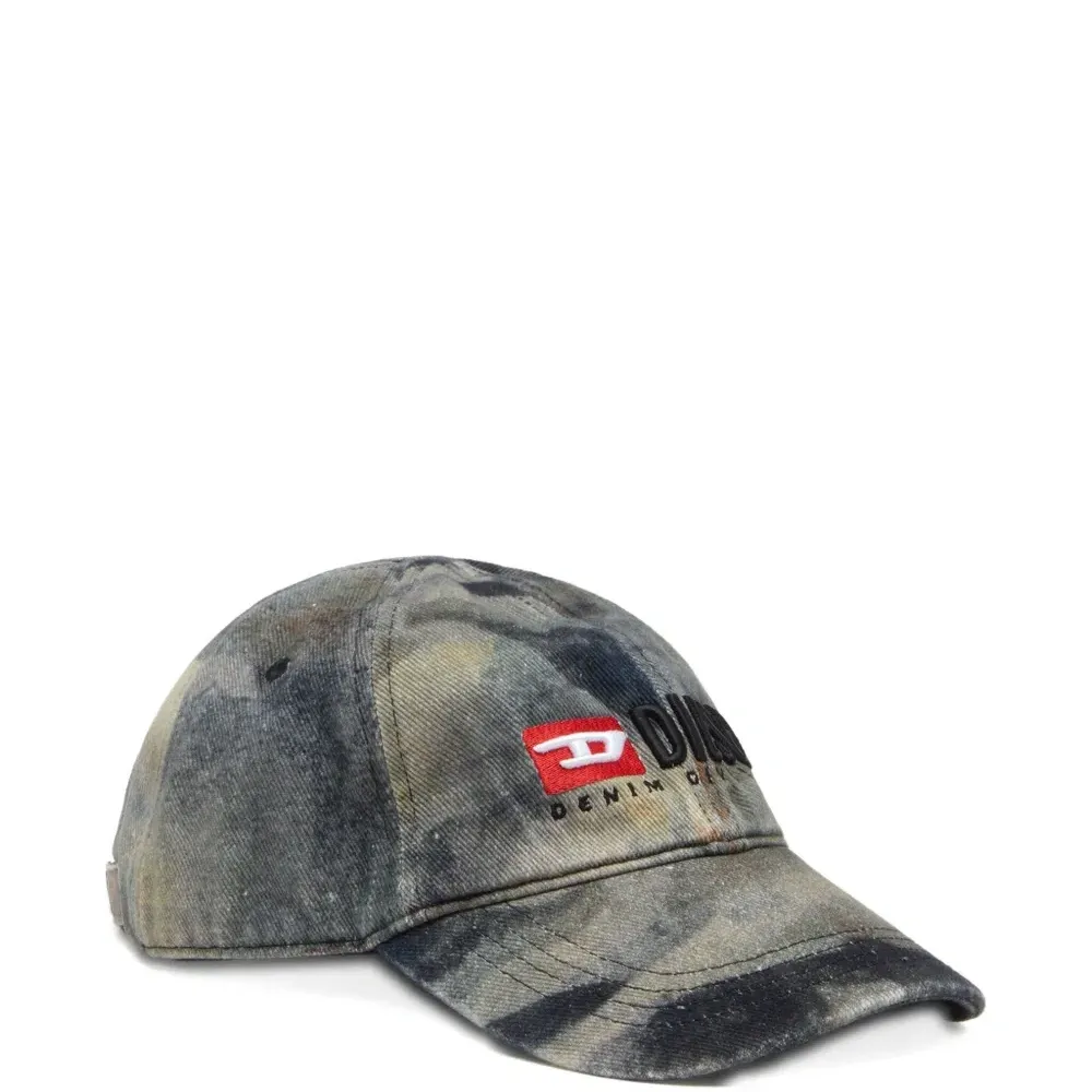 Бейсболка с камуфляжным принтом