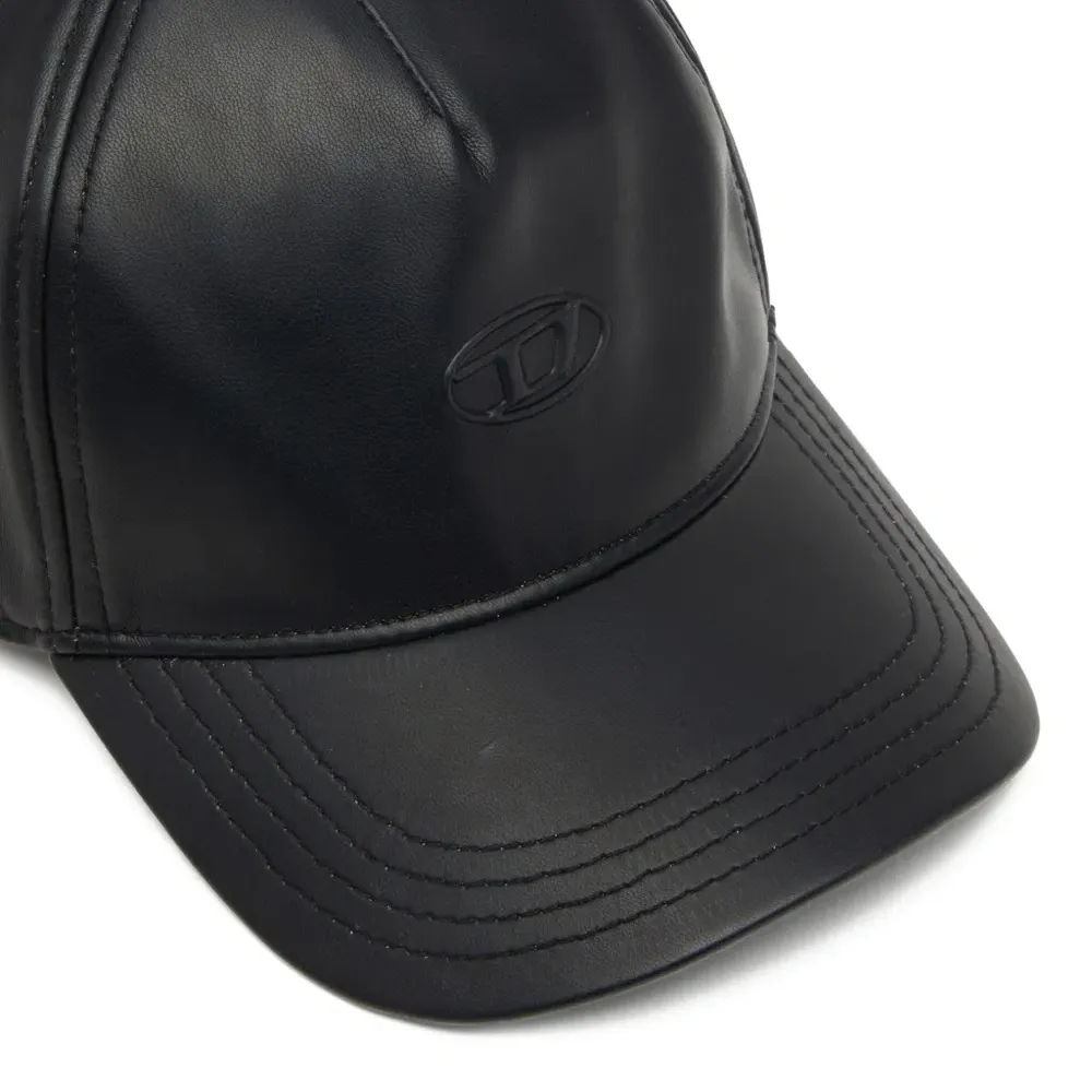 Бейсболка с вышитым логотипом