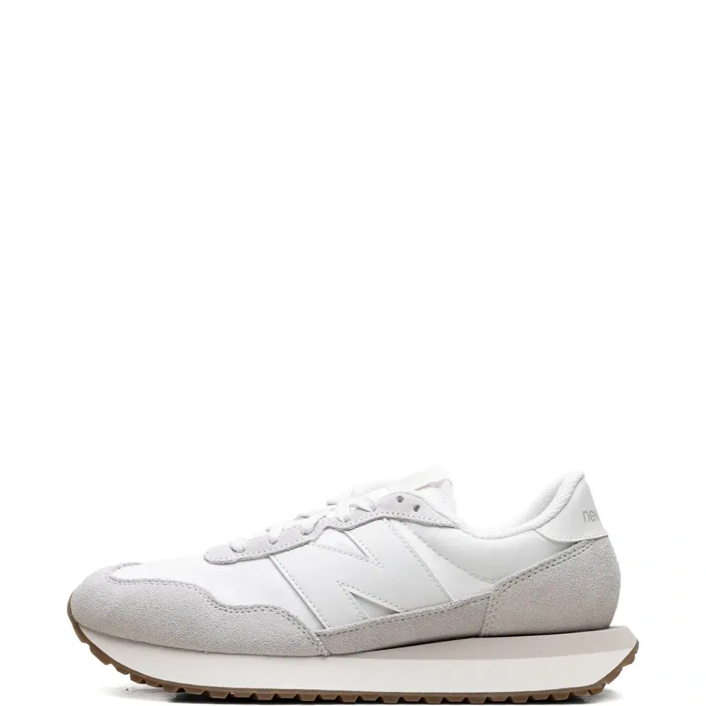 Кроссовки со вставками