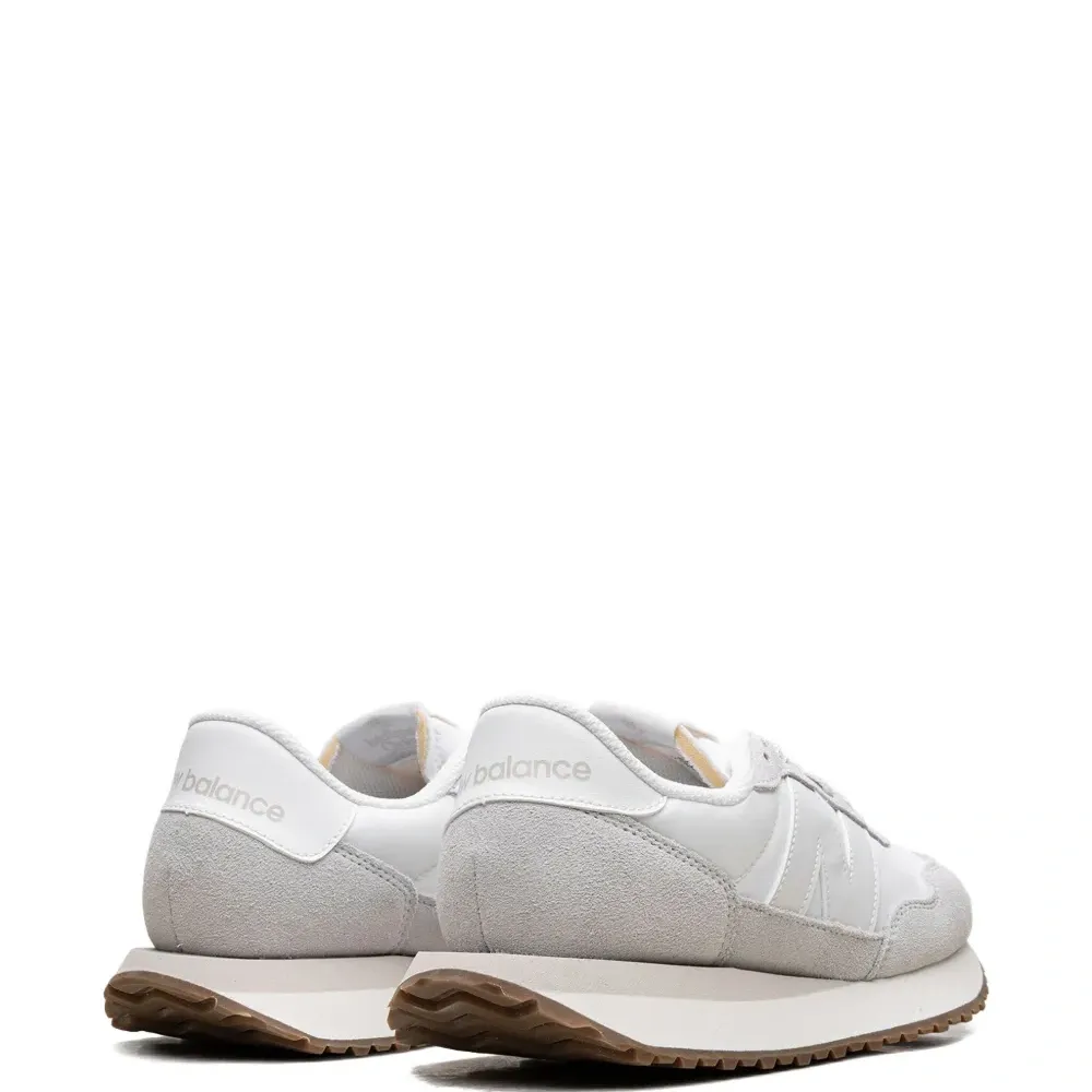 Кроссовки со вставками