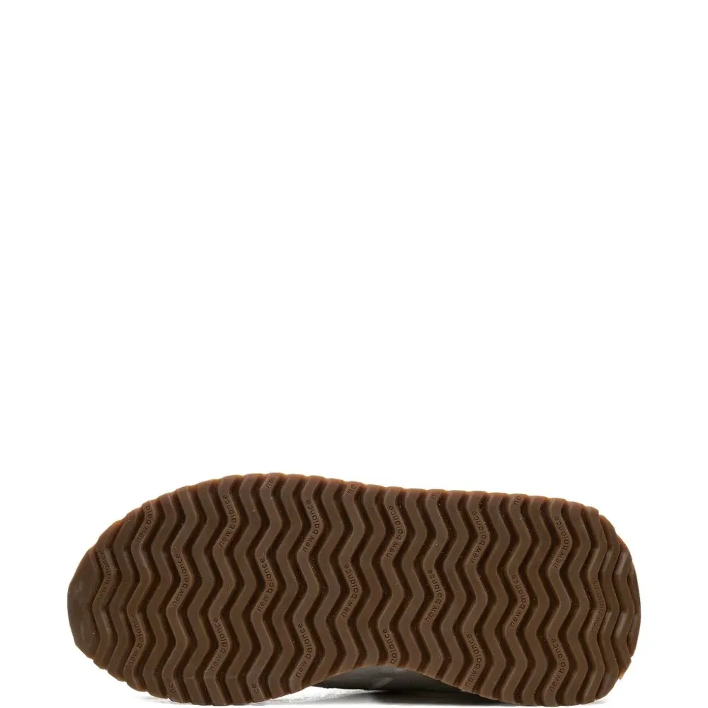 Кроссовки со вставками