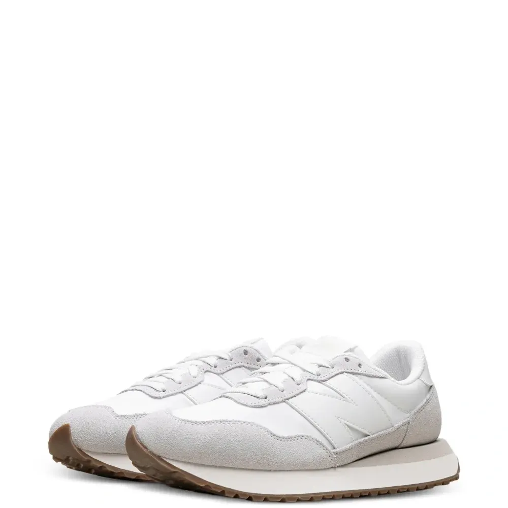 Кроссовки со вставками