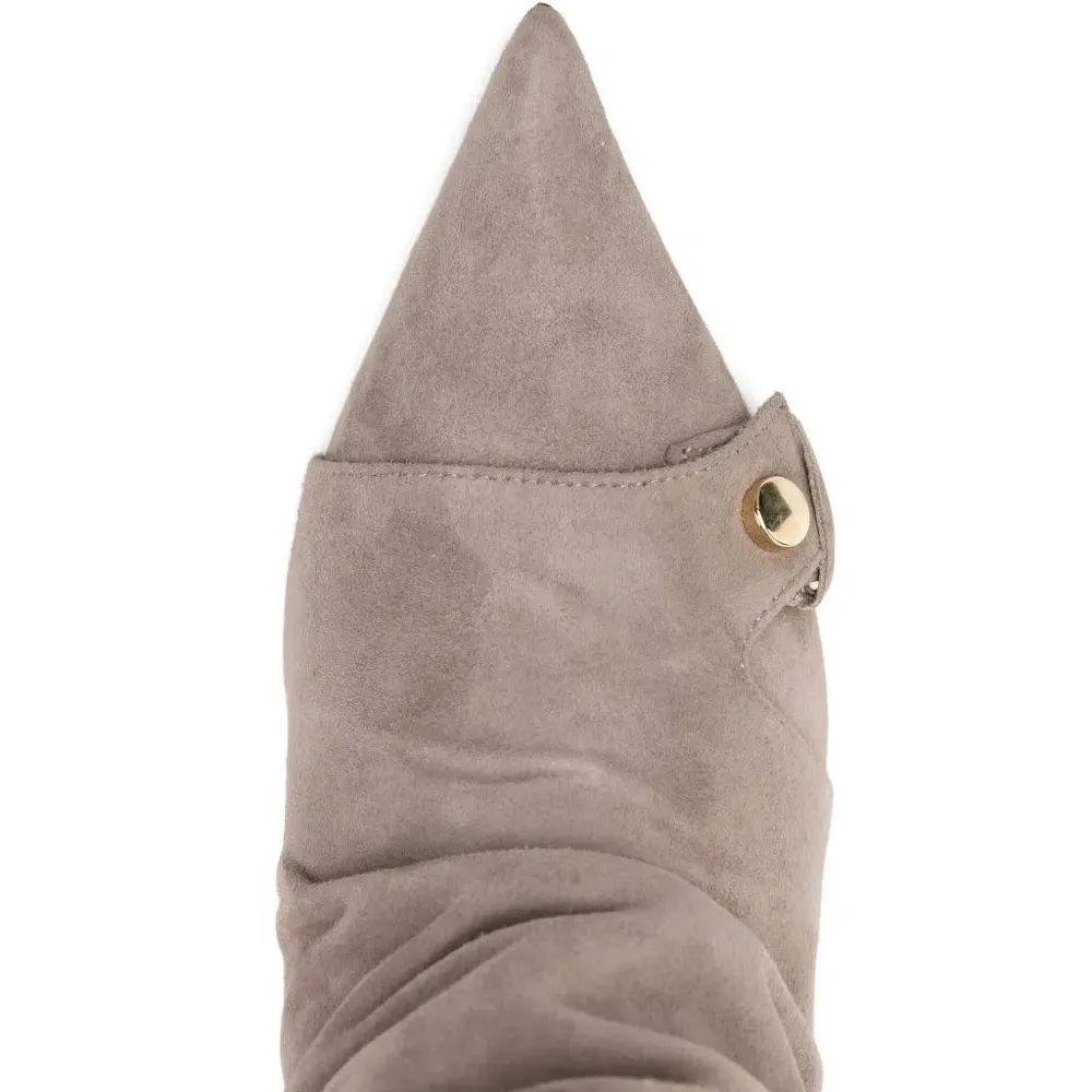 Ботильоны с заостренным носком Ботильоны с заостренным носком