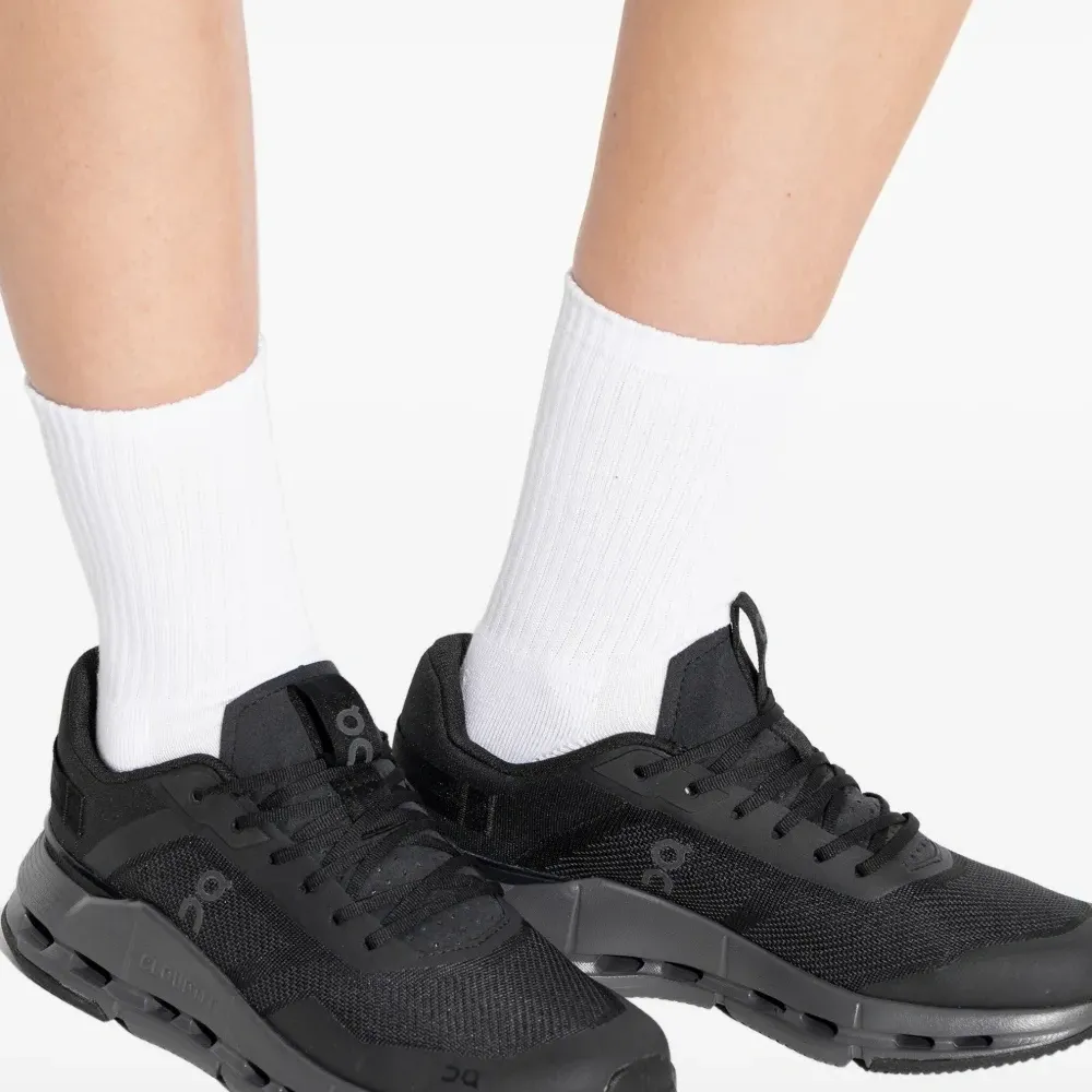 Кроссовки с панелями на шнуровке Кроссовки с панелями на шнуровке