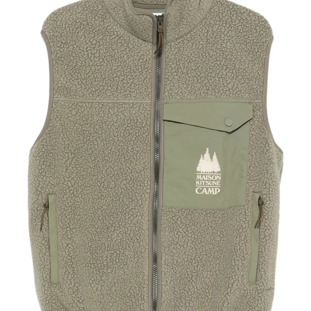 Жилет с застёжкой-молнией и нагрудным карманом