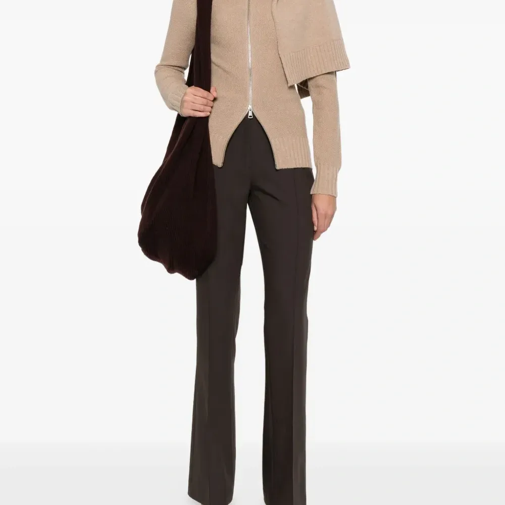 Брюки с отделкой швами