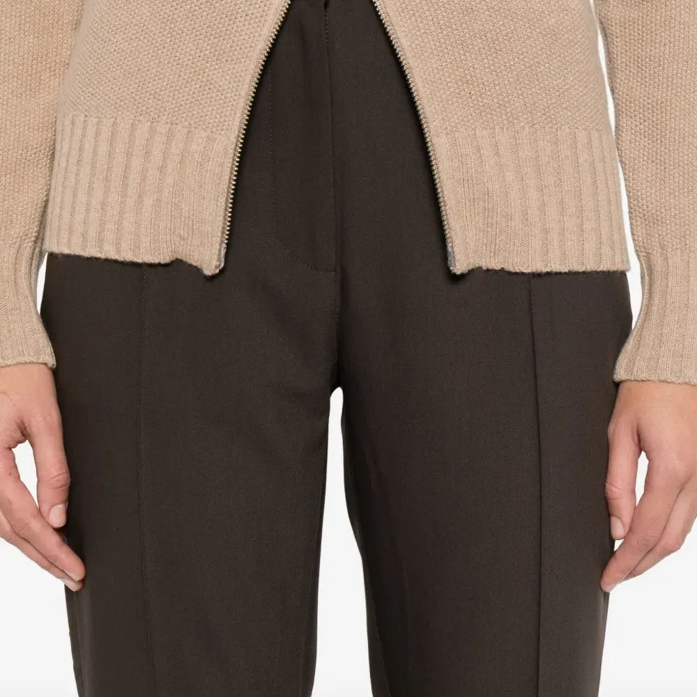 Брюки с отделкой швами