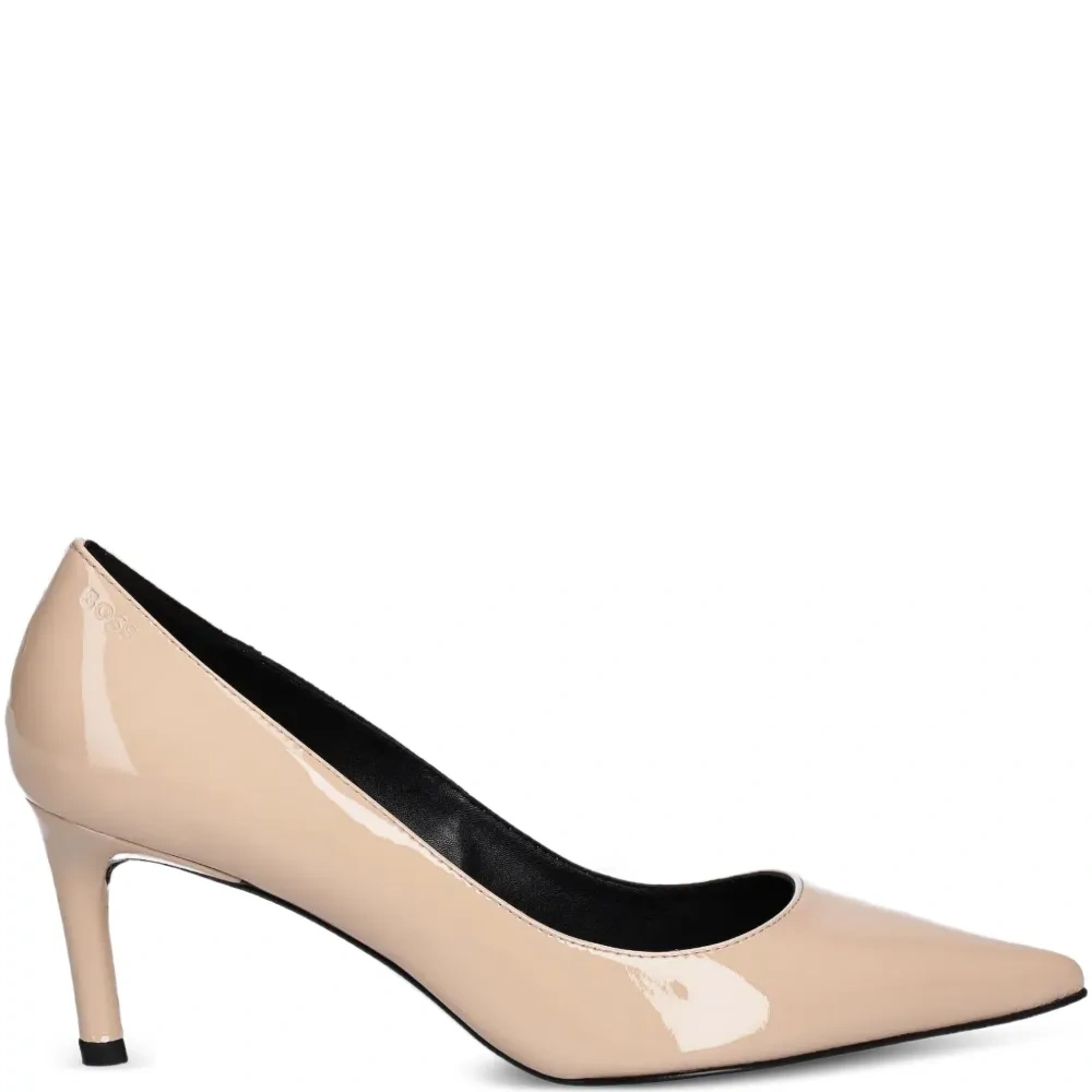 Туфли на шпильке с заостренным носком