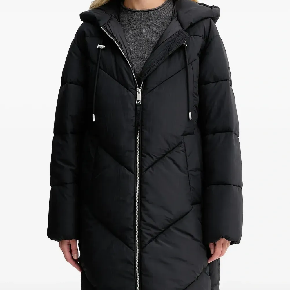 Стёганая куртка с капюшоном