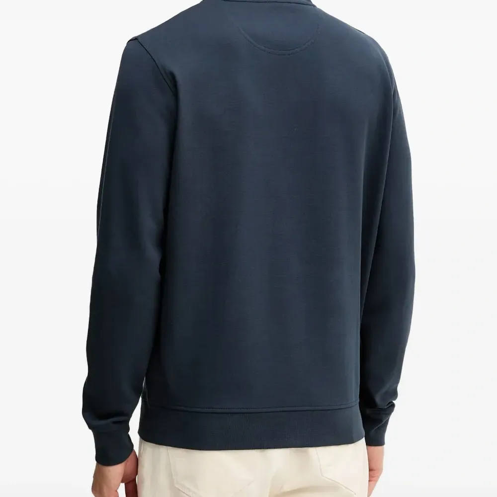 Толстовка с вышитым логотипом