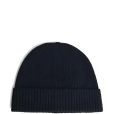 Вязаная шапка в рубчик