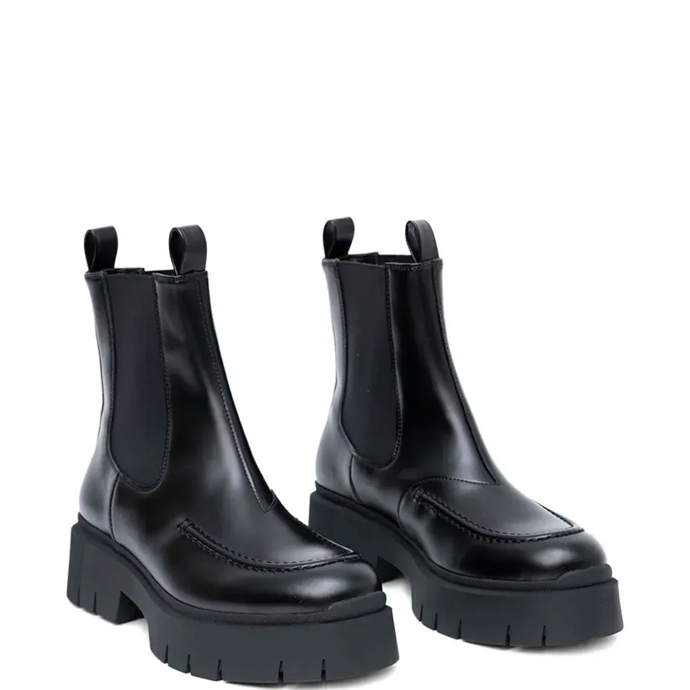 Челси на платформе