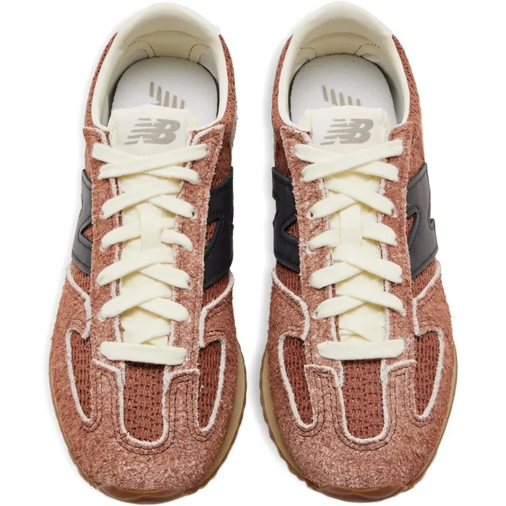 Кроссовки со вставками