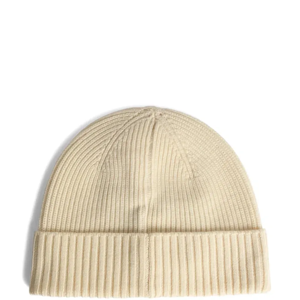 Вязаная шапка с отворотом